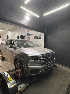 Picape Fiat na oficina InvictaPro